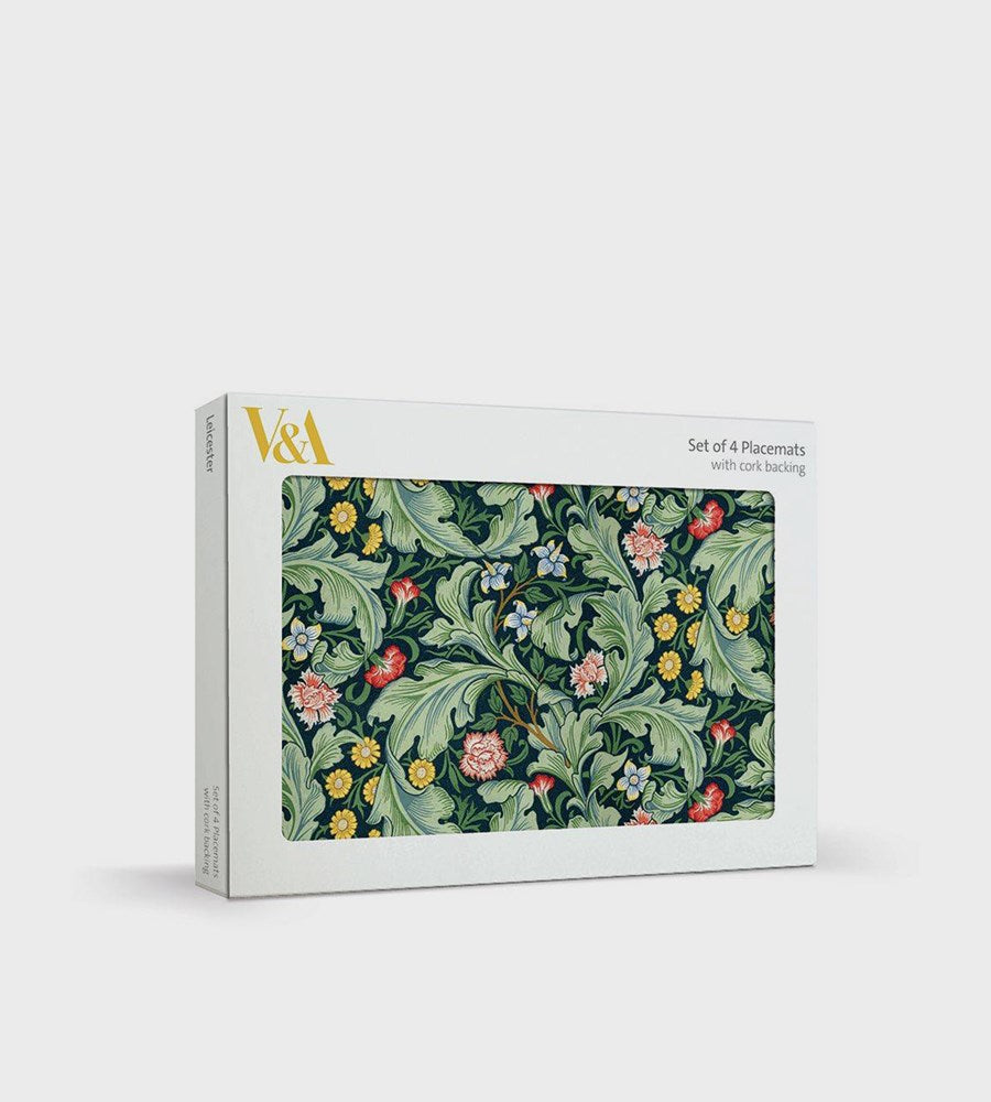 Packaging of a set of 4 placemats with floral design on a white background