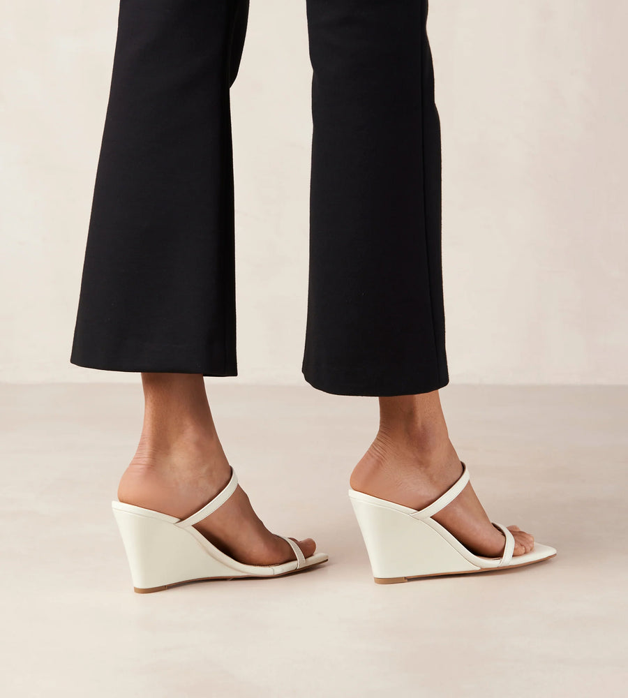 Alohas | Paixao Leather Sandals | Cream