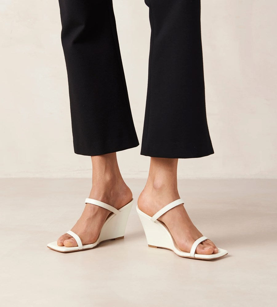 Alohas | Paixao Leather Sandals | Cream