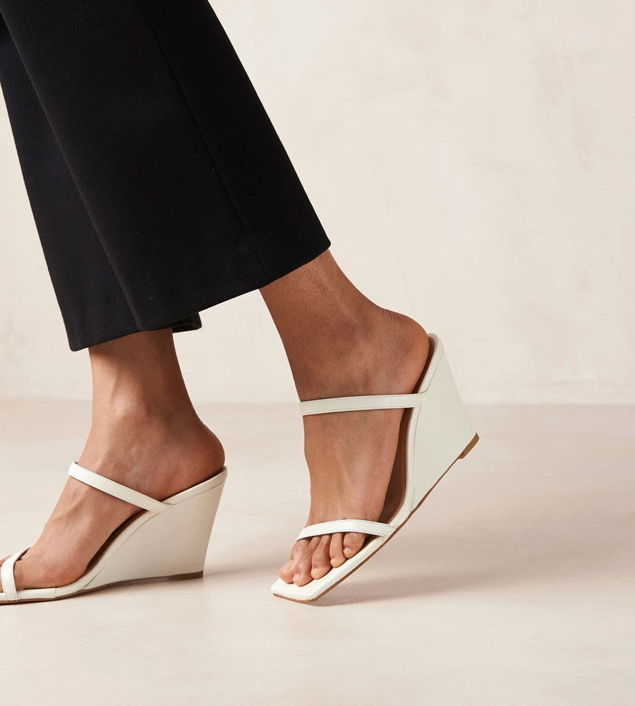 Alohas | Paixao Leather Sandals | Cream