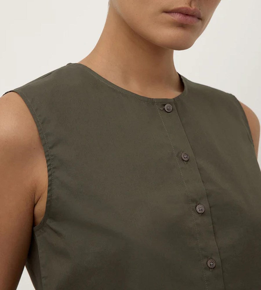 Assembly Label | Cherri Button Front Top | Moss