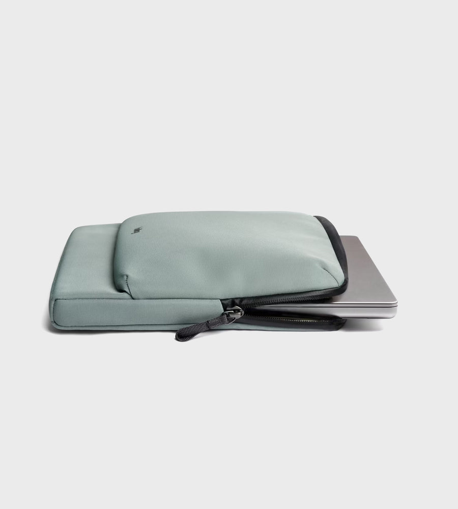 Bellroy | Laptop Caddy 16' | Eucalyptus