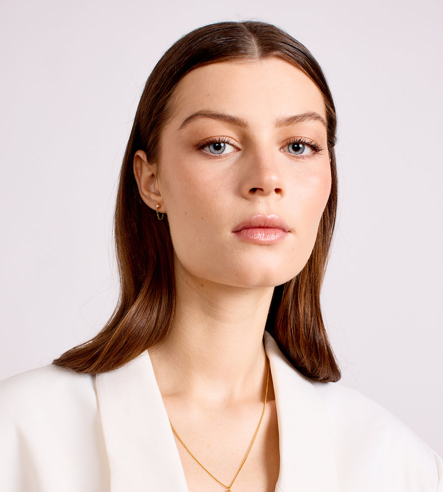 La Dailie | The Lucia Delicate Chain and Pearl Earrings | Gold