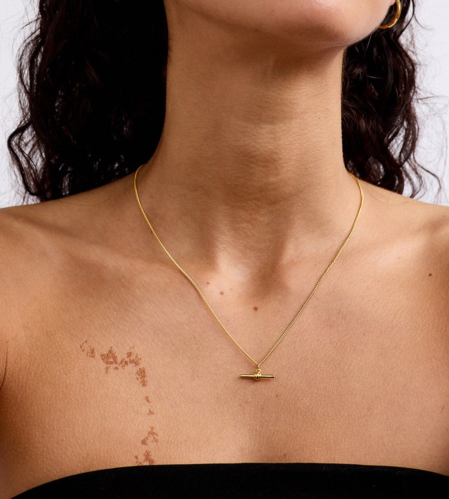 La Dailie | Everyday Delicate T-Bar Necklace | Gold