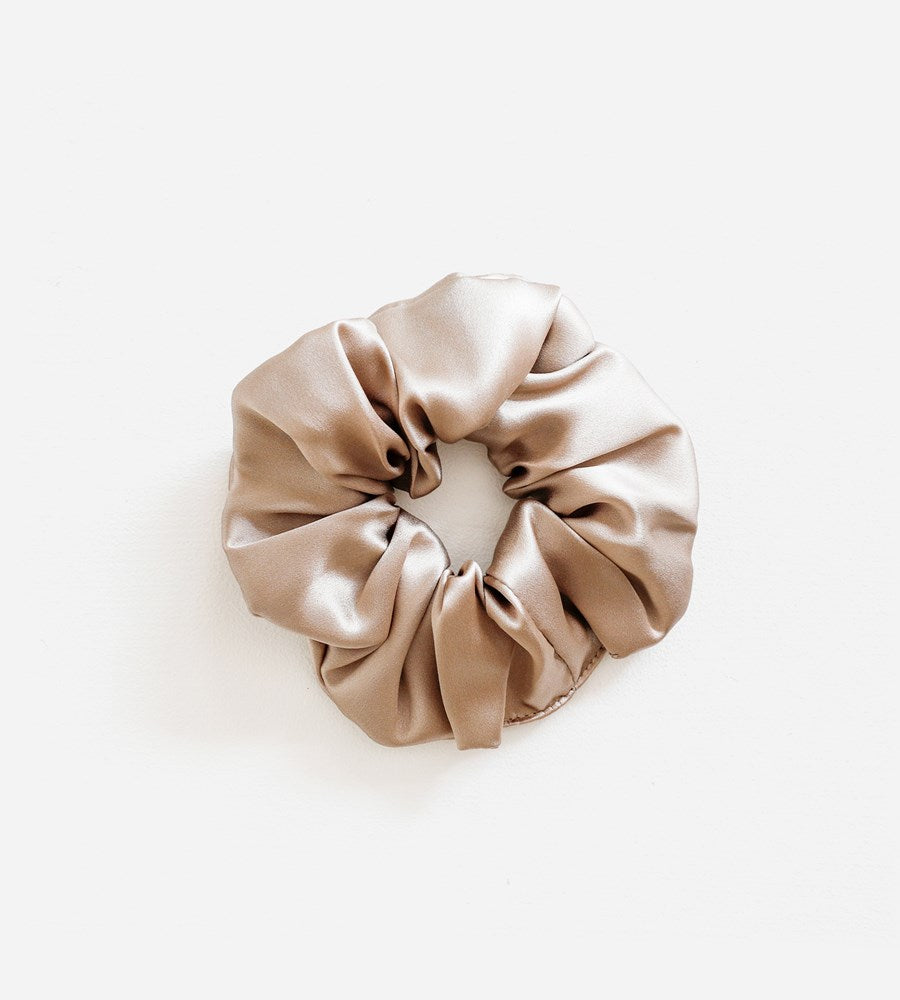 La Dailie | The Classic Silk Scrunchie | Taupe