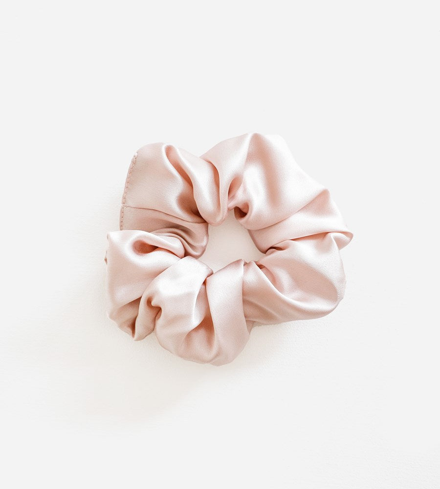 La Dailie | The Classic Silk Scrunchie | Soft Pink