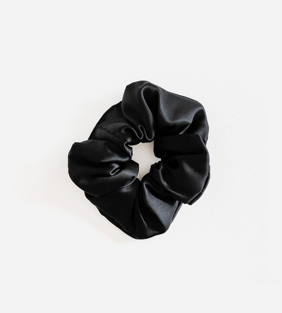 La Dailie | The Classic Silk Scrunchie | Black
