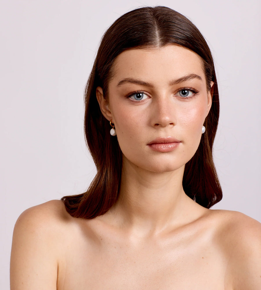 La Dailie | The Sylvie Freshwater Pearl Drop Hoop | Gold