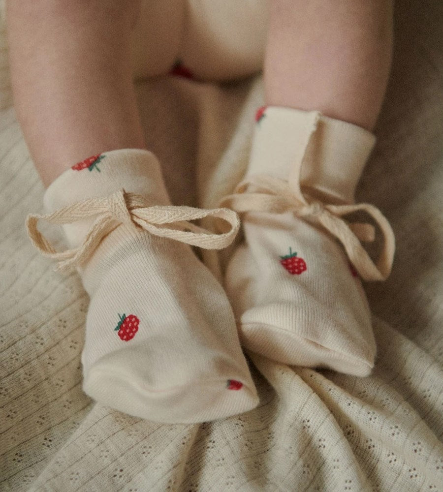 Nature Baby I Booties I Raspberry Print