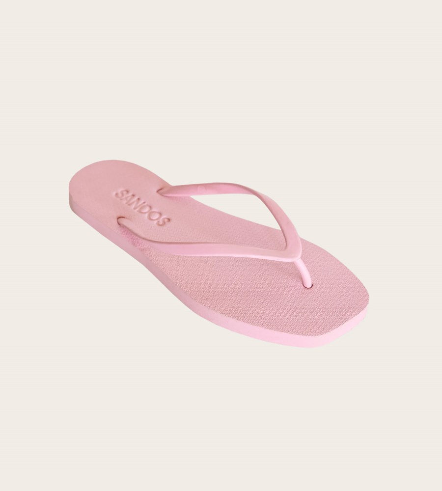 Pink sandal with 'Havaianas' logo on a light pink background