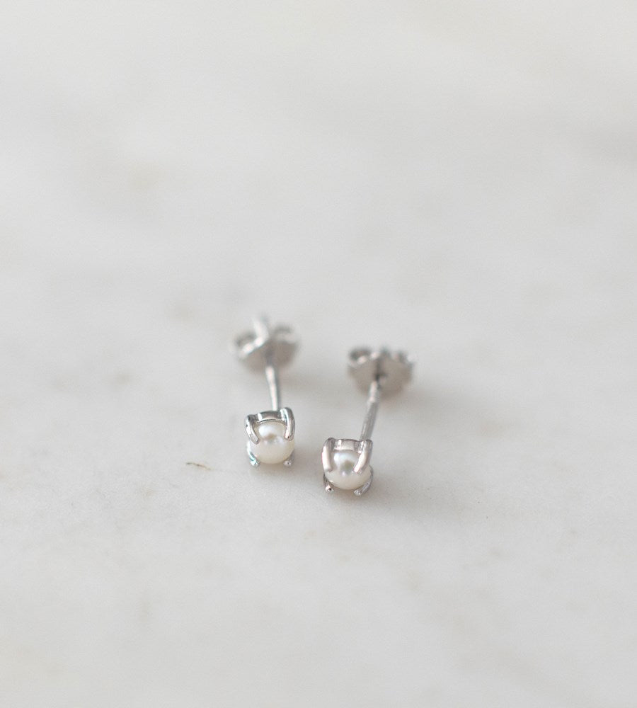 Sophie | Mini Pearl Studs