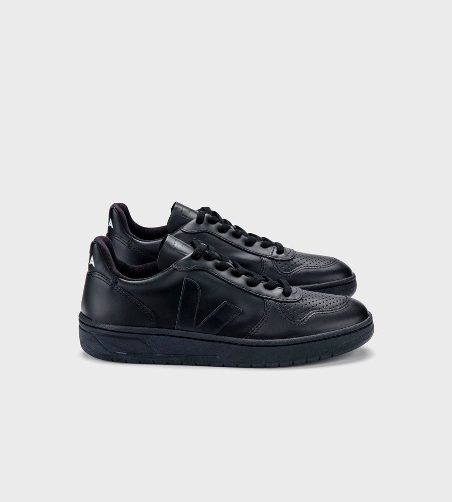 Veja | V10 CWL Sneaker | Black Black Sole