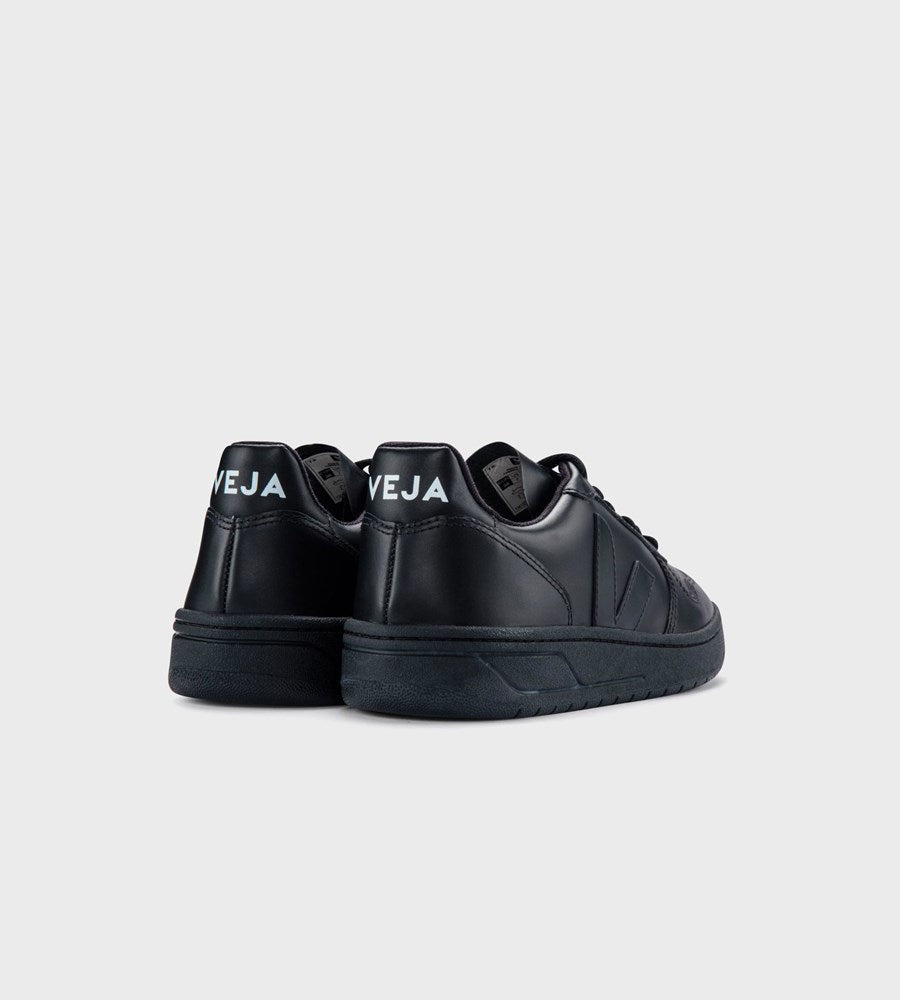 Veja | V10 CWL Sneaker | Black Black Sole